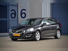 Volvo V60 - 1.6 T3 Summum Automaat / Leder / Adapt. Cruise / Xenon / Navi / Elektr. Stoel