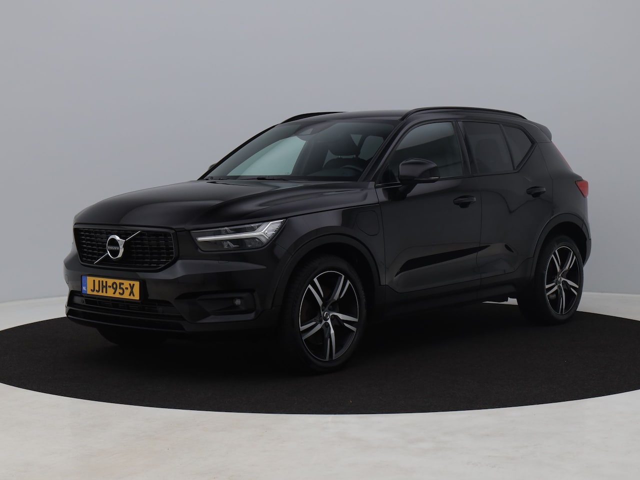 Volvo XC40 - 1.5 T5 Recharge R-Design | CAMERA | KEYLESS | LEDER | STOEL- EN STUURVERW. - AutoWereld.nl