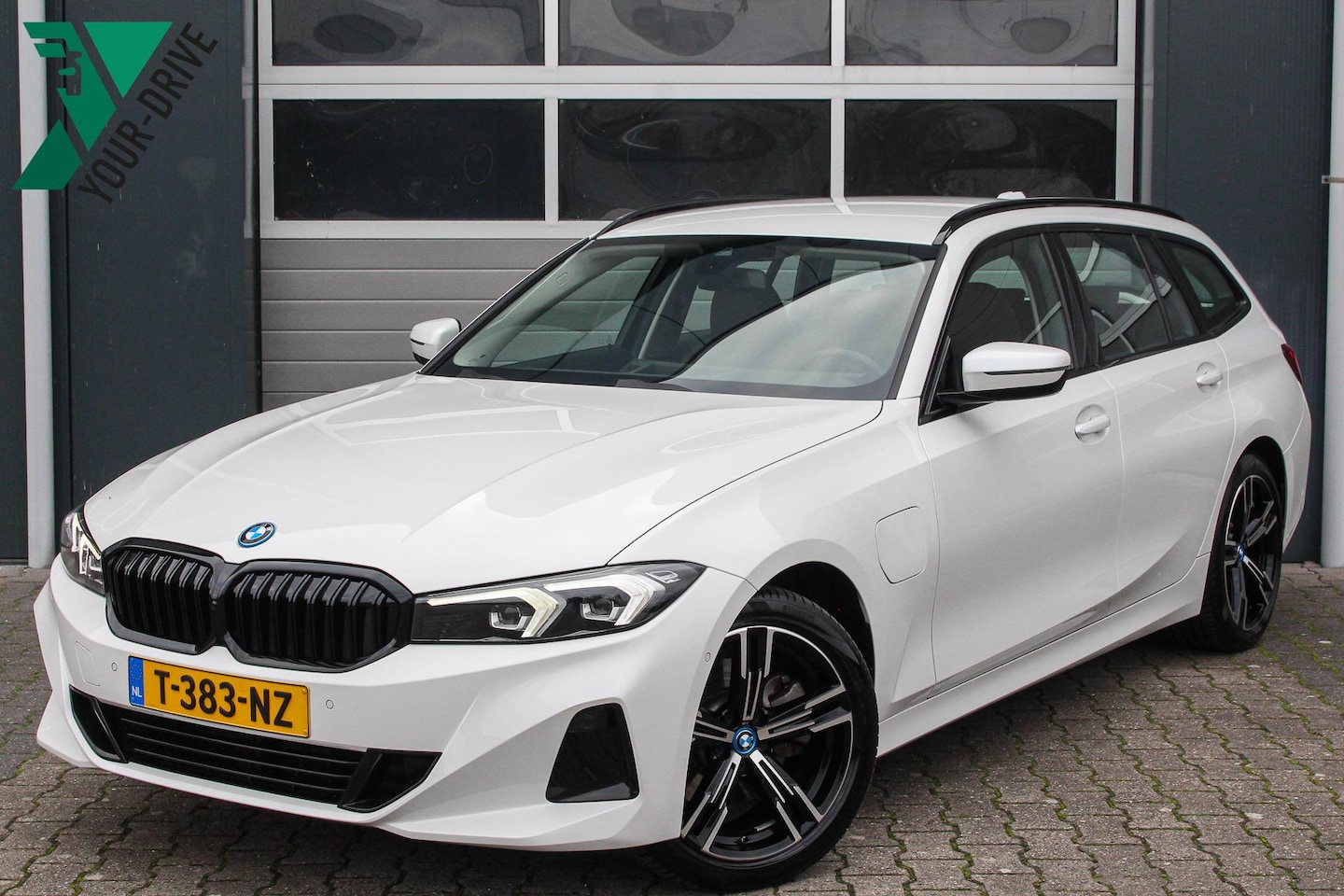 BMW 3-serie Touring - 320e Automaat 204PK | Facelift & Fabrieksgarantie | Nette dealer onderhouden en origineel - AutoWereld.nl