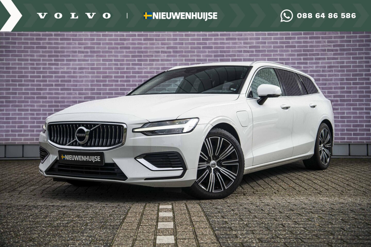 Volvo V60 - 2.0 T8 Twin Engine AWD R-Design | Trekhaak | Stoel- en stuurwielverwarming | Lederen bekle - AutoWereld.nl