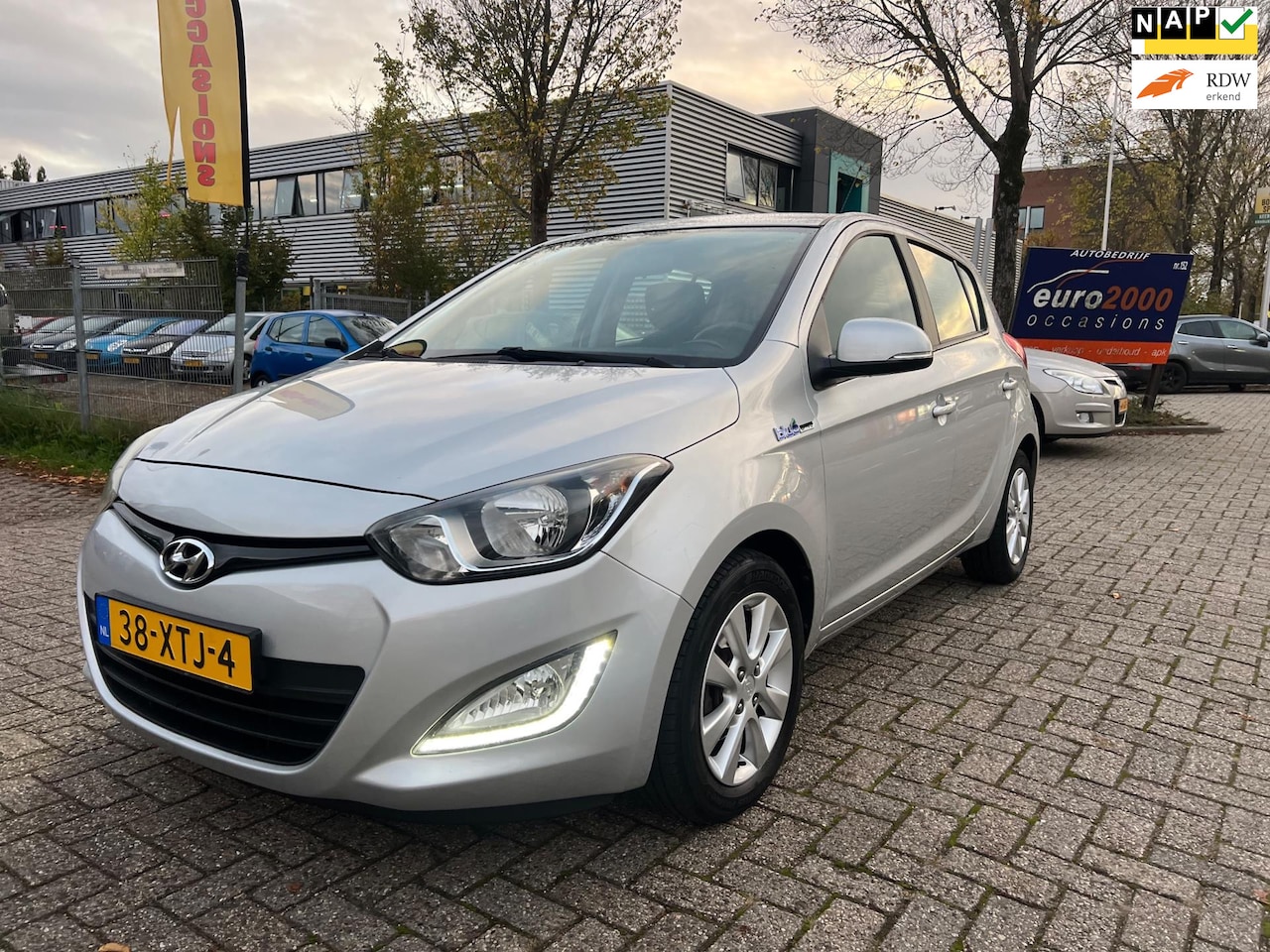 Hyundai i20 - 1.2i i-Vision - Facelift - Pdc - Lmv - Nette Staat - AutoWereld.nl