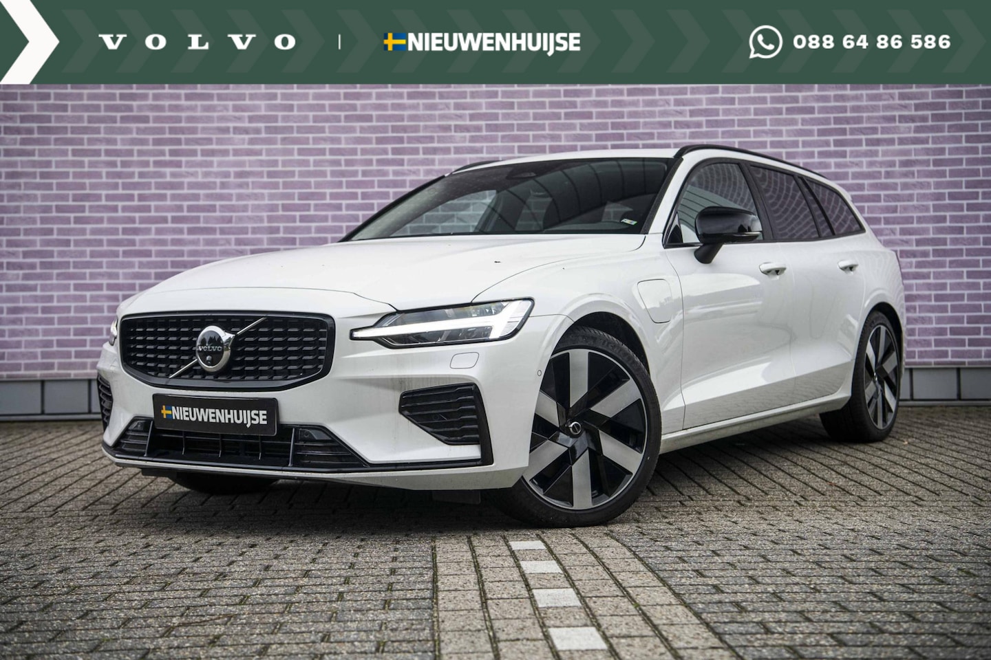 Volvo V60 - 2.0 T6 Plug-in hybrid AWD Ultra Dark | Trekhaak | Panoramadak | Gelamineerde zijruiten | 3 - AutoWereld.nl