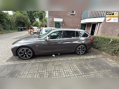 BMW 3-serie Touring - 320i Upgrade Edition-APK-Onderhoud