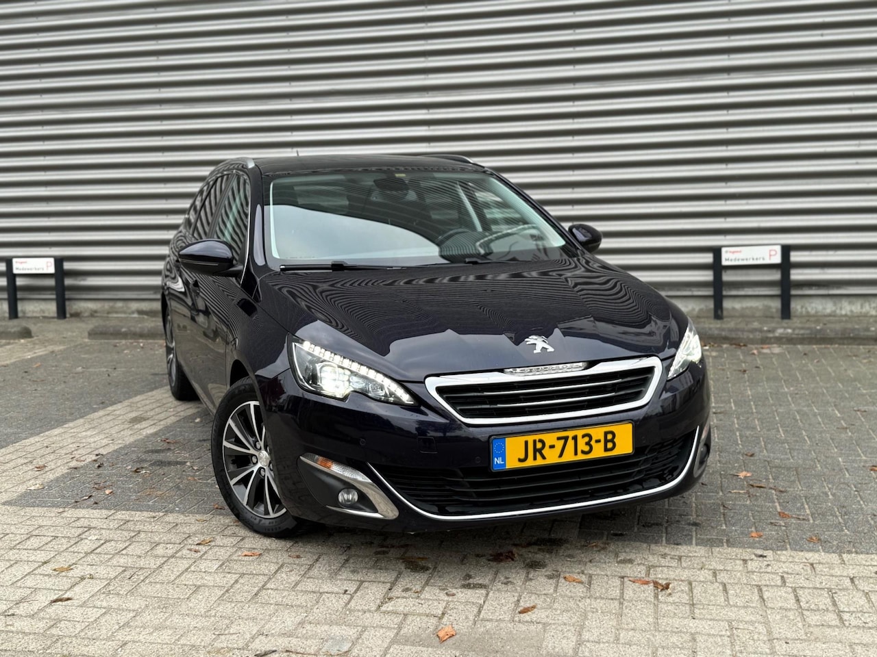 Peugeot 308 SW - 1.6 BlueHDI Premium (bj 2016) *AUTOMAAT* TREKH|XENON|PANO|NAVI|PDC - AutoWereld.nl