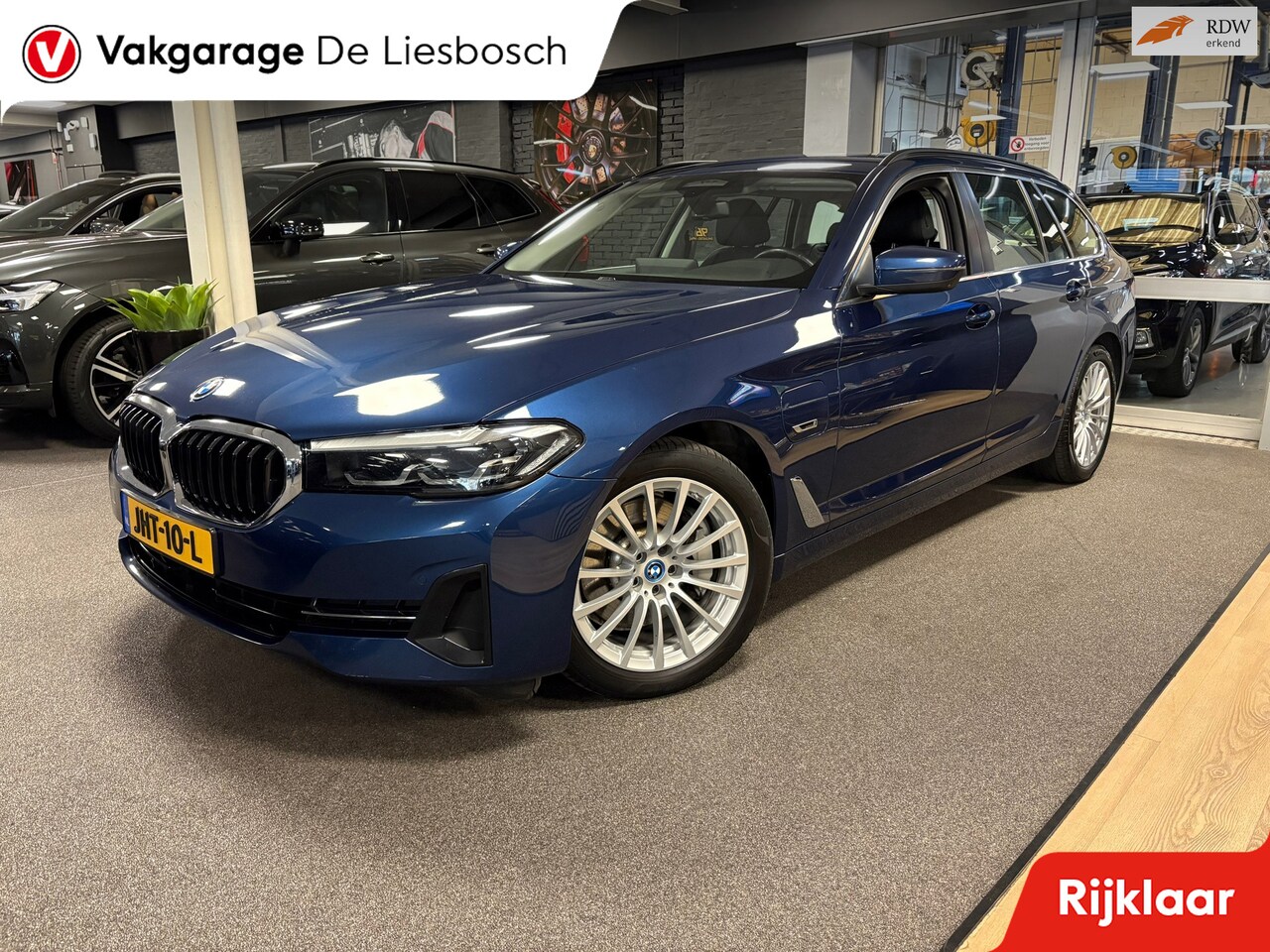 BMW 5-serie Touring - 530e Business Edition Plus / trekhaak / Leder / pdc / 360 camera - AutoWereld.nl