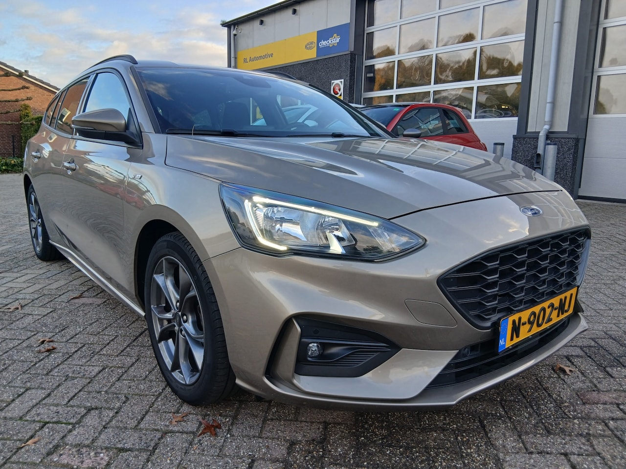 Ford Focus Wagon - 1.0 EcoBoost ST Line Business - Navigatie - Pdc - AutoWereld.nl
