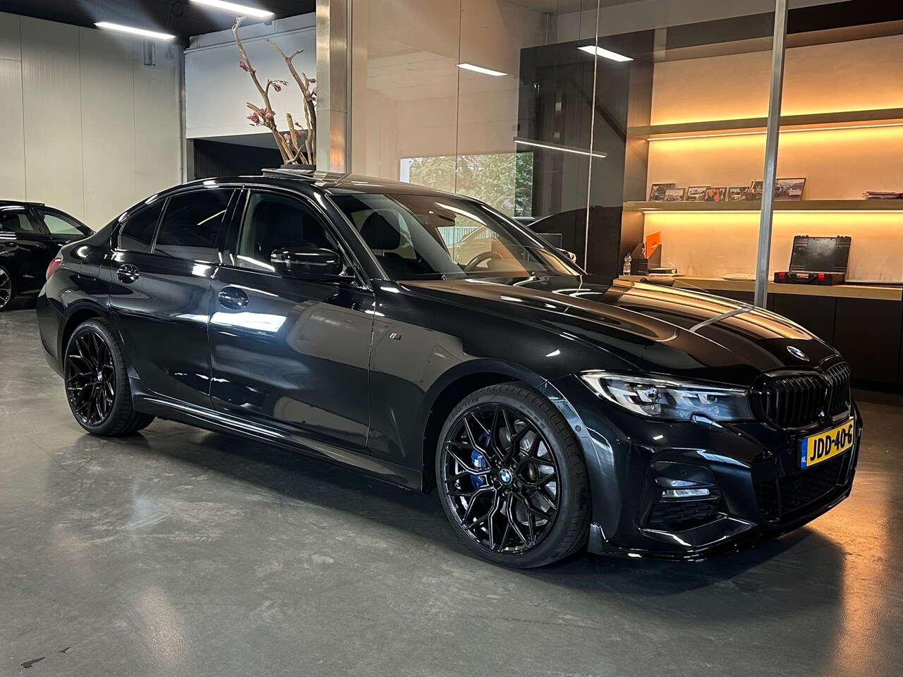 BMW 3-serie - 330e M Performance 259PK Garantie nieuwstaat - AutoWereld.nl