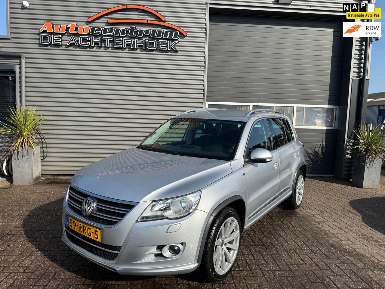 Volkswagen Tiguan - 1.4 TSI Sport&Style R-LINE*Trekhaak*Stoelverwarming! - AutoWereld.nl