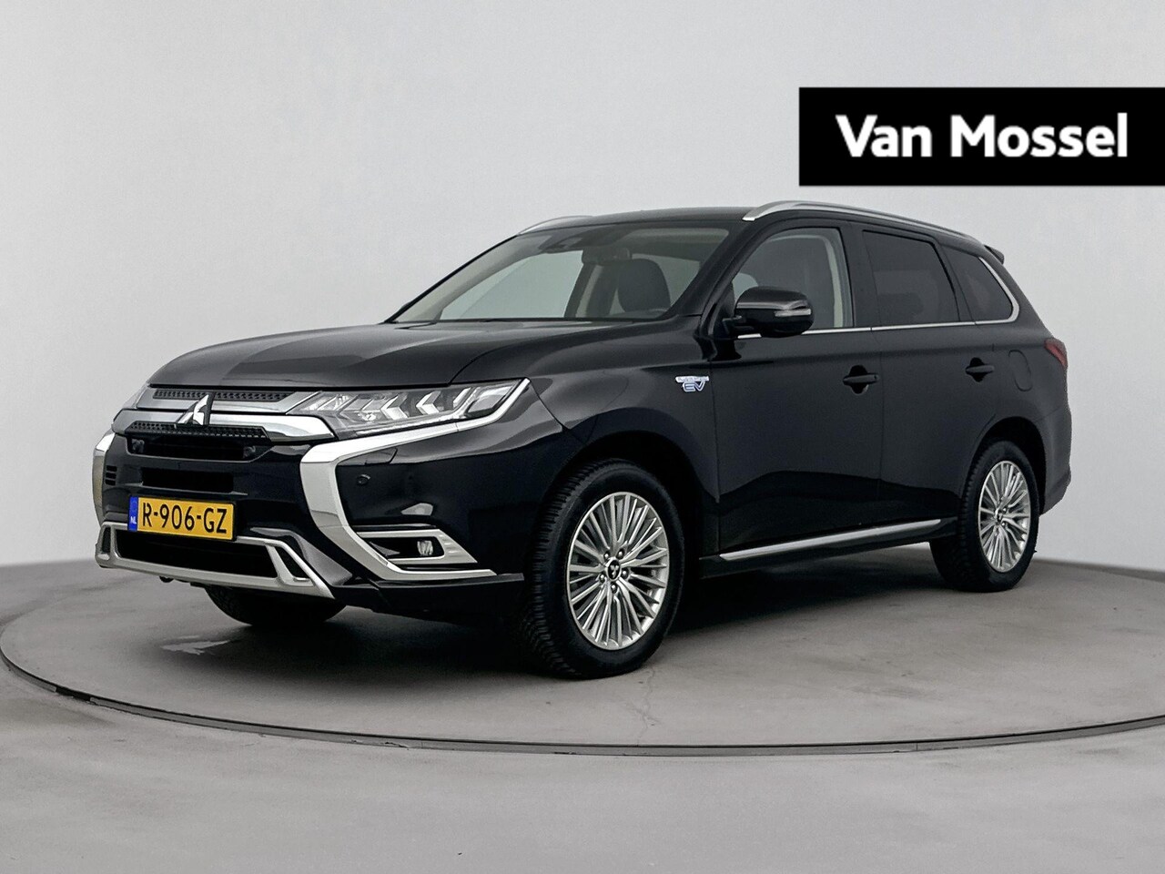 Mitsubishi Outlander - 2.4 PHEV Intense+ 135PK | Automaat | Trekhaak | Half-Lederen Bekleding | Stoel- en Stuurve - AutoWereld.nl