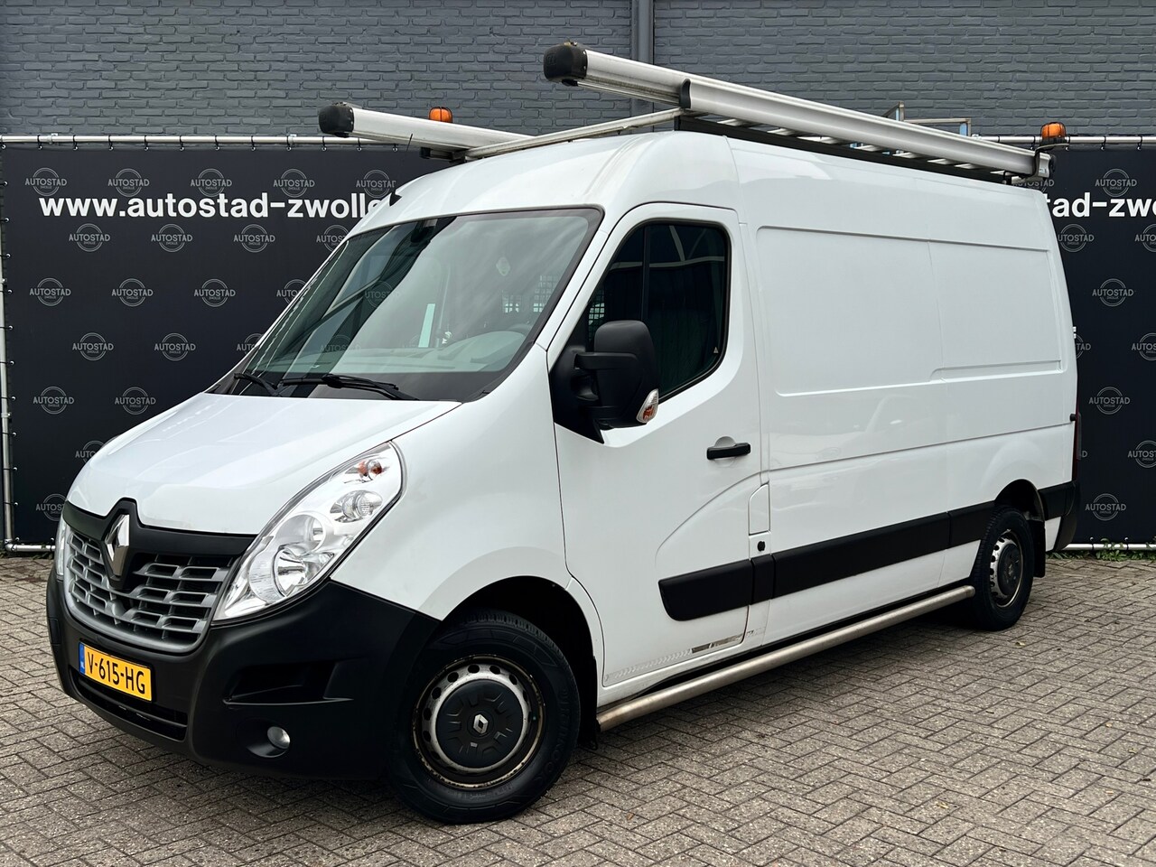 Renault Master - T35 2.3 dCi L2H3 Euro 6/NL-Auto/1ste Eigenaar/NAP/Navi/APK/Airco - AutoWereld.nl