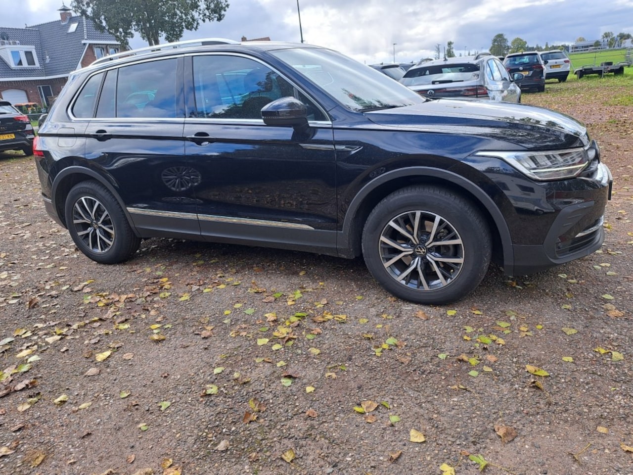 Volkswagen Tiguan - 1.5 TSI 130 Pk Highline Bs Alcantara Ecc Nav. Apple Carplay 6 Bak - AutoWereld.nl