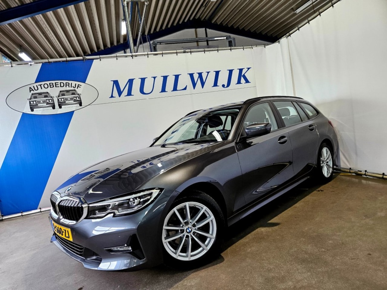 BMW 3-serie Touring - Touring 320i Business Edition / Trekhaak / Full LED / NL Auto - AutoWereld.nl