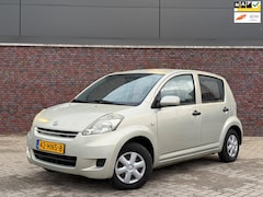 Daihatsu Sirion 2 - 1.0-12V Trend | El. Ramen | 74.124 NAP km | Volledig onderhouden (incl boekjes) | 5-drs |