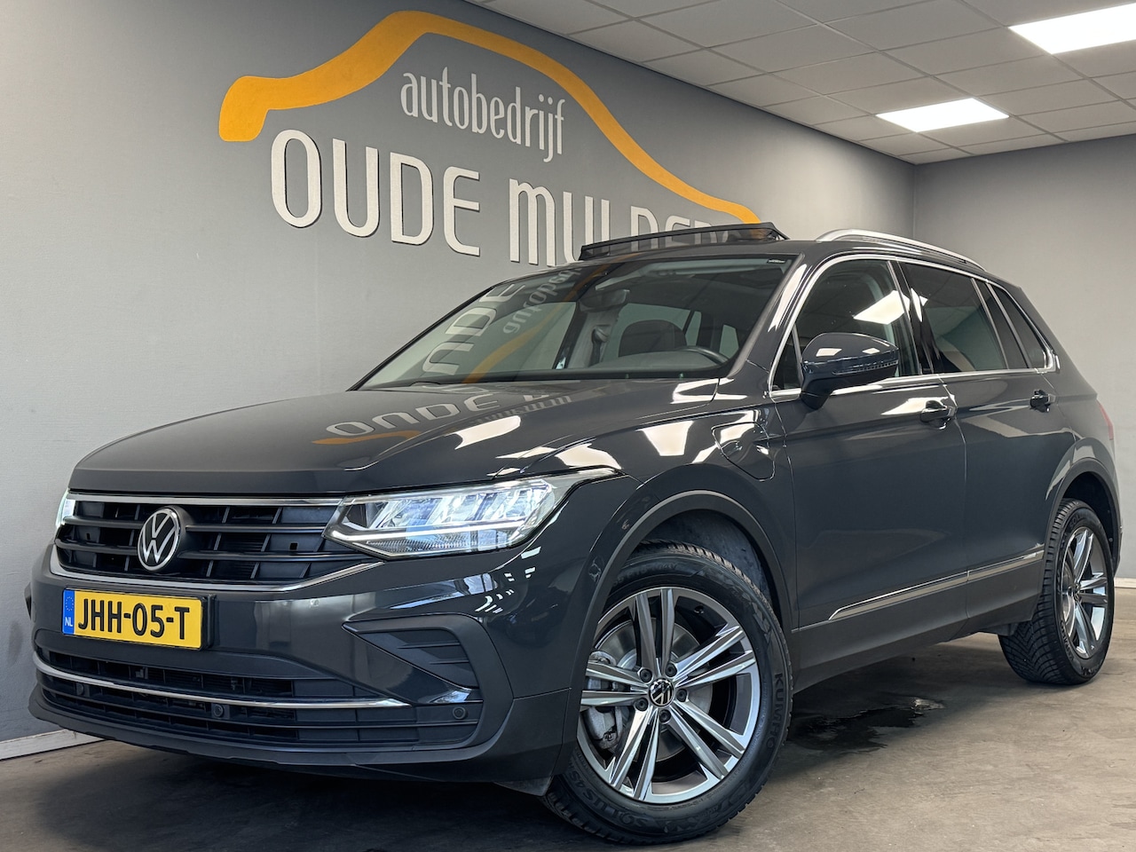 Volkswagen Tiguan - 1.4 Panoramadak/Parkeersensoren/ACC - AutoWereld.nl