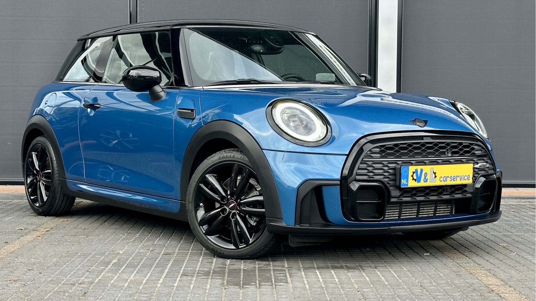 MINI John Cooper Works - Mini 1.5 Cooper / JCW / Pano / HUD / Carplay / Stoelverwr. / Keyless - AutoWereld.nl