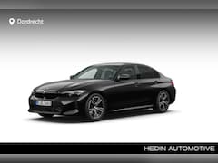 BMW 3-serie - 320i Sedan M-Sport | 18" | Camera | Harman Kardon | Privacy Glass | Voorbereiding Driving