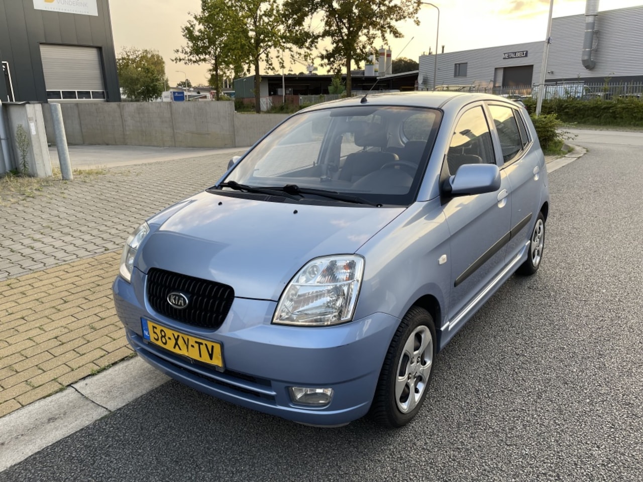 Kia Picanto - 1.0 D-light 1.0 D-light, Airco, 5 deuren - AutoWereld.nl