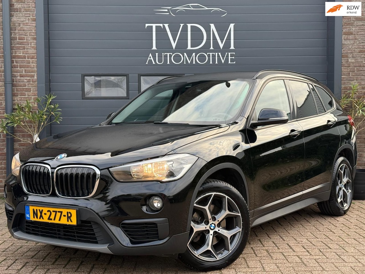 BMW X1 - SDrive18i Centennial Executive|NAVI|STOELVERW|CLIMATE - AutoWereld.nl