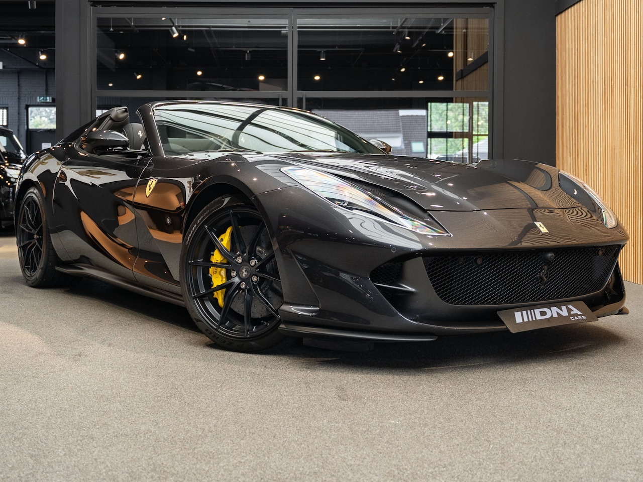 Ferrari 812 GTS - Carbon Full PPF 6.5 V12 HELE NOVITEC Historic Colour - AutoWereld.nl
