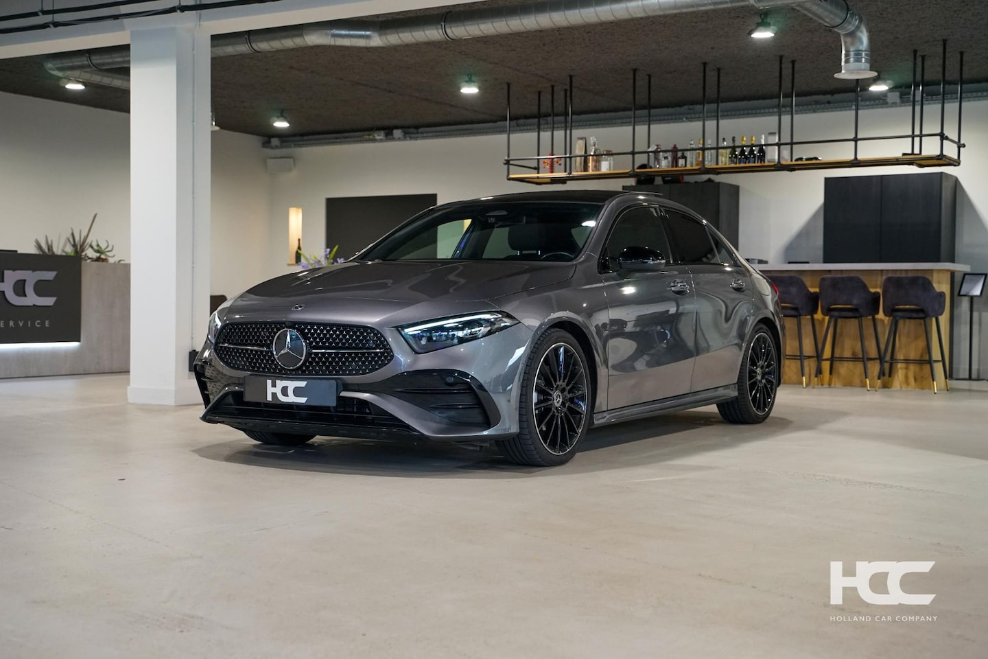 Mercedes-Benz A-klasse - 200 AMG | Facelift | Pano | Sfeer | 19 inch - AutoWereld.nl