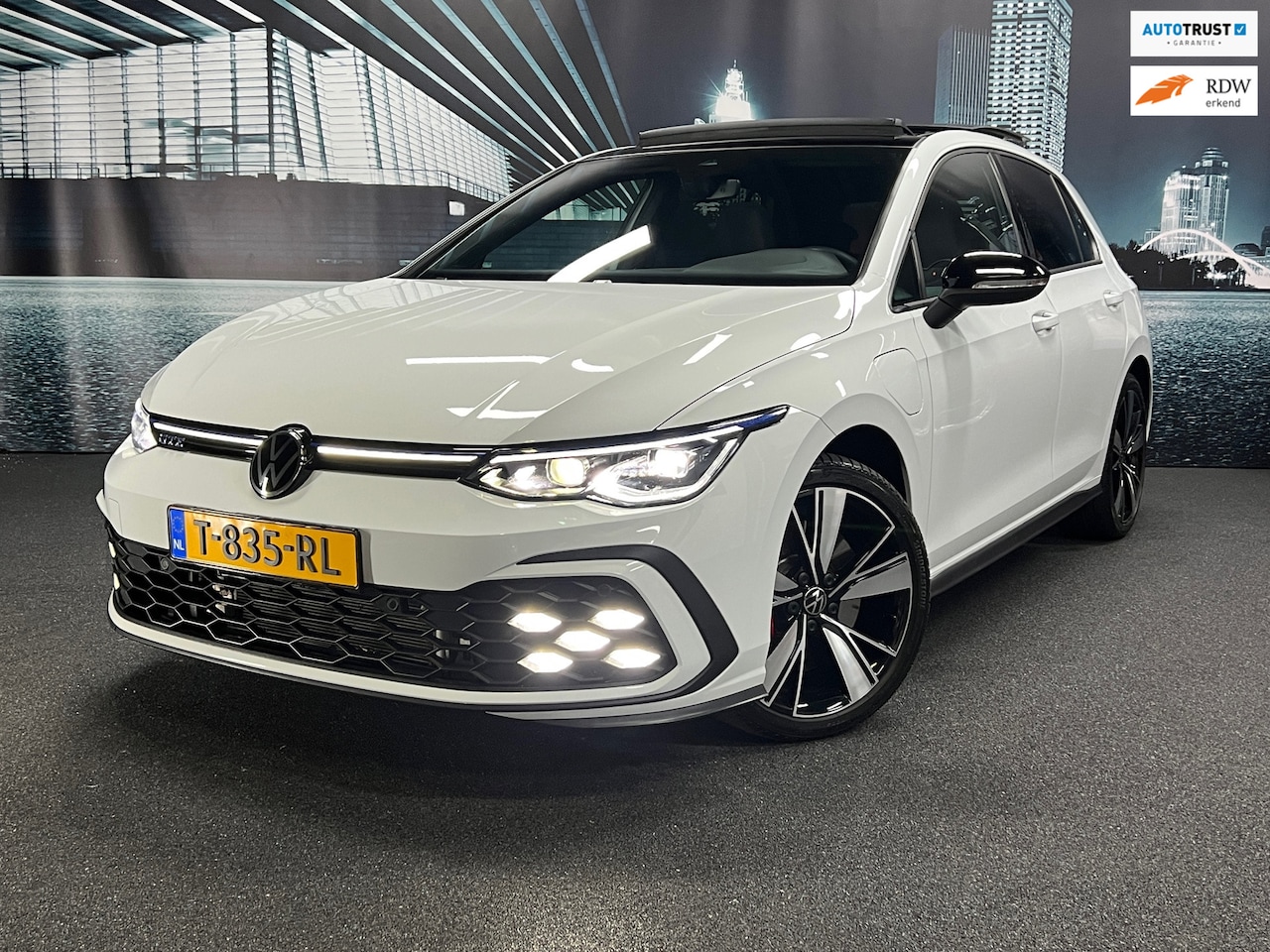 Volkswagen Golf - 1.4 eHybrid GTE 245 PK PANO/CAM/SFEER/IQ - AutoWereld.nl