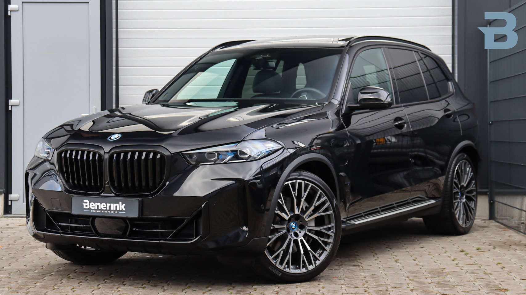BMW X5 - xDrive50e | Harman/Kardon | Panoramadak | Head-up | Trekhaak | Iconic Glow - AutoWereld.nl
