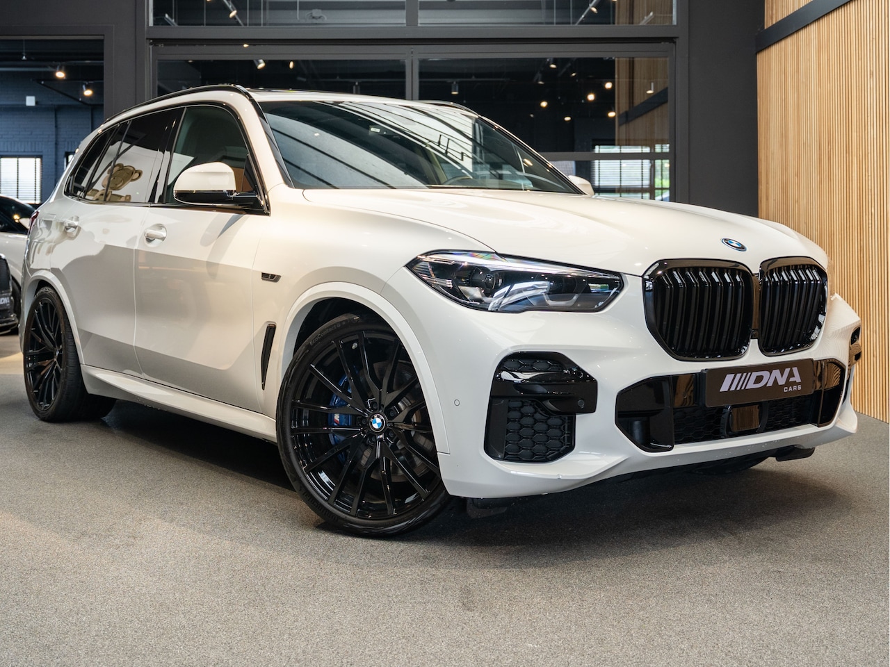BMW X5 - xDrive45e M-sport Pakket xDrive45e Pano Leder - AutoWereld.nl