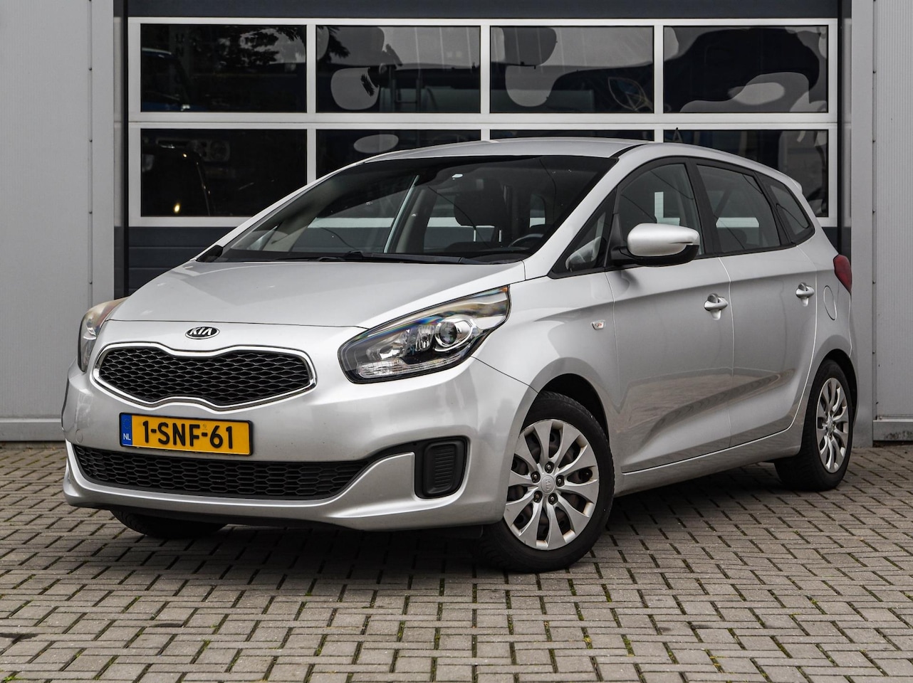 Kia Carens - 1.6 GDi ComfortLine | 7-zits | Navi | Camera | Climate control | Cruise control | Trekhaak - AutoWereld.nl