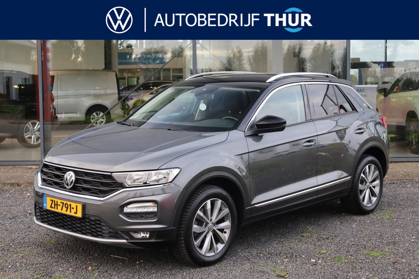 Volkswagen T-Roc - 1.0 TSI Style Navigatie, Activ info display, Chrome dakrail, clima, led achterlichten, win - AutoWereld.nl