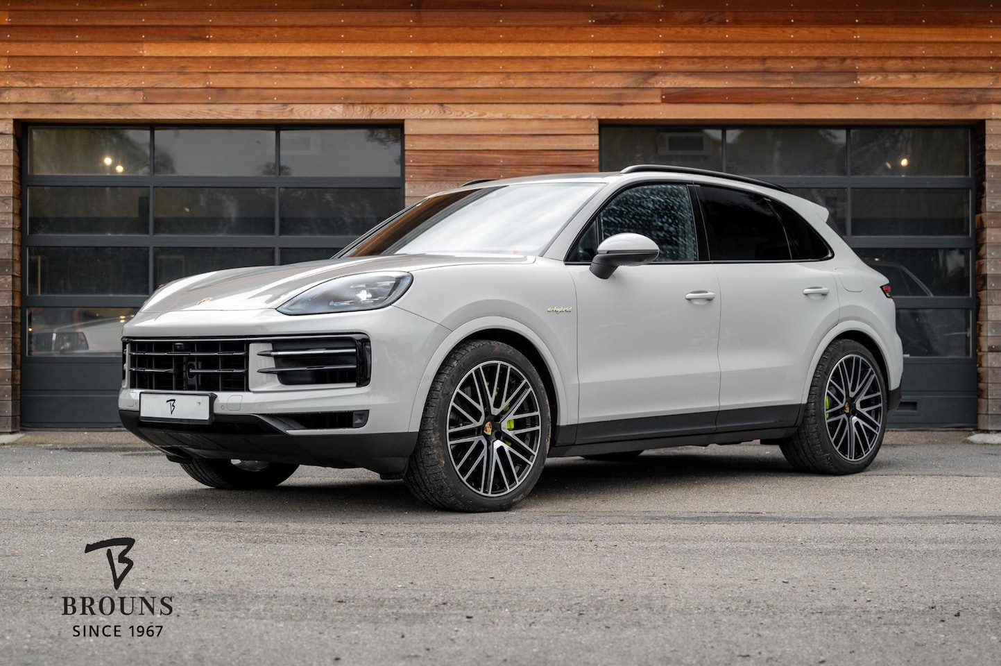 Porsche Cayenne - 3.0 E-Hybrid 470pk | Krijt | 22" | Lucht | InnoDrive | BOSE | SoClo - AutoWereld.nl