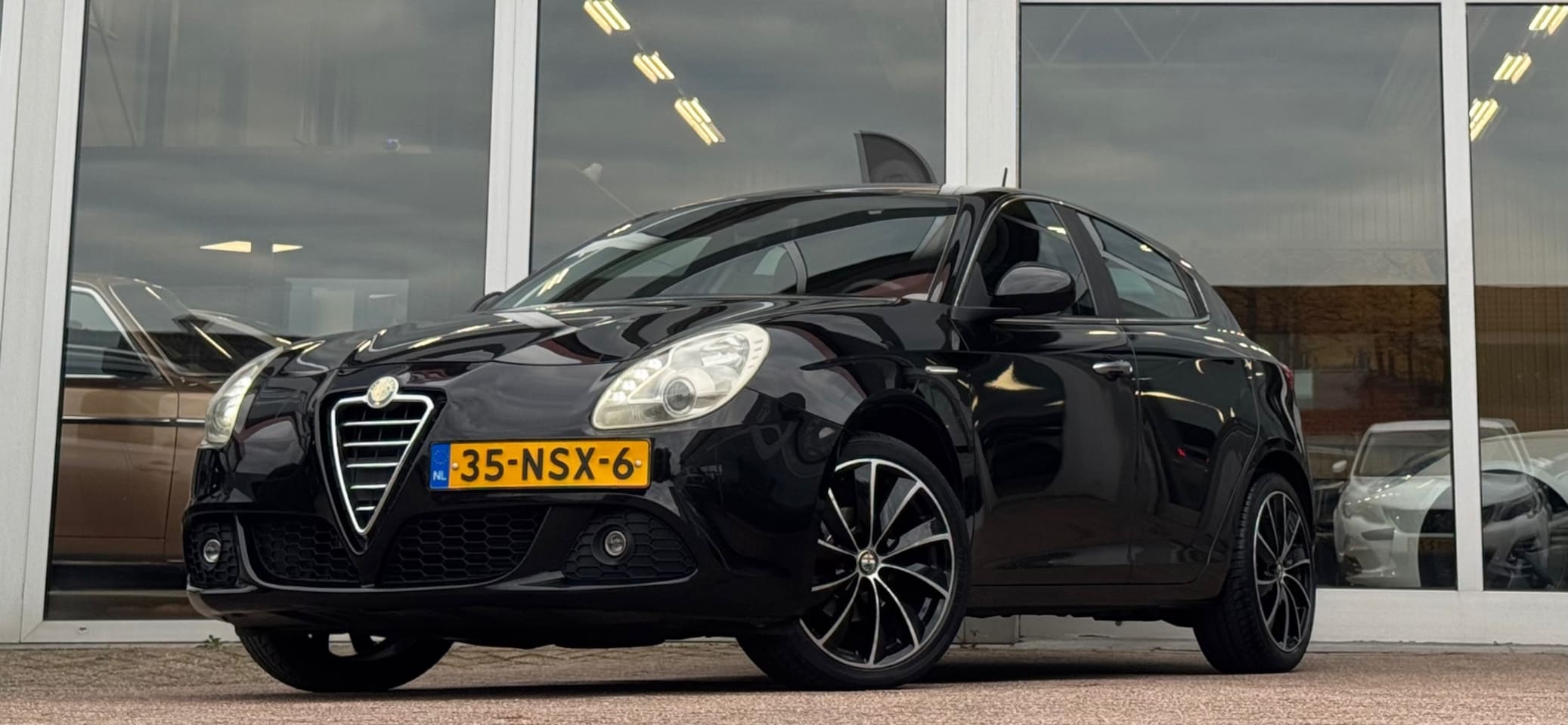 Alfa Romeo Giulietta - 1.4 T Distinctive 2e Eigenaar Nieuwe APK LED Garantie - AutoWereld.nl