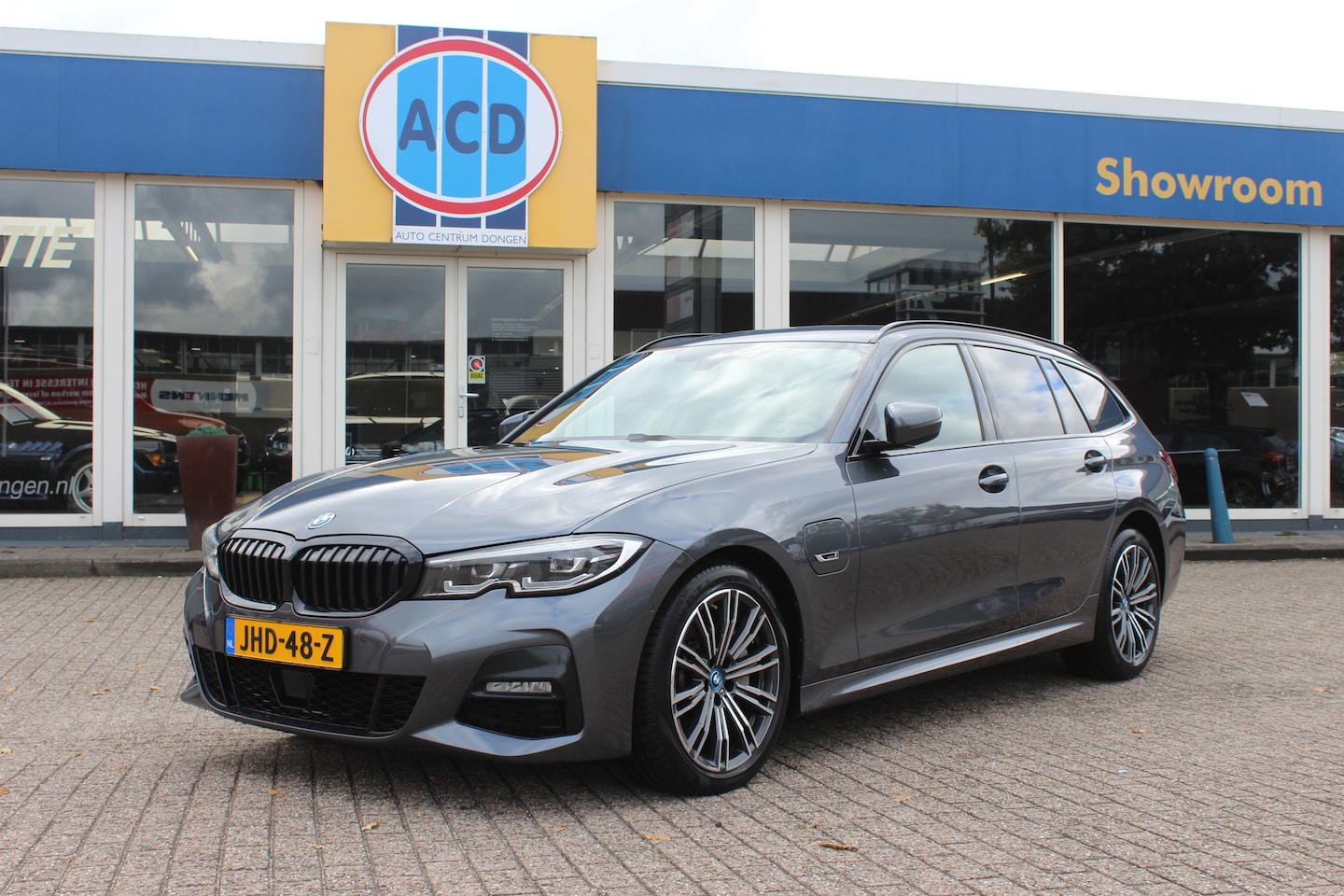 BMW 3-serie Touring - 330e Business Edition Plus | M-Pakket | Trekhaak wegklapbaar | Camera | - AutoWereld.nl