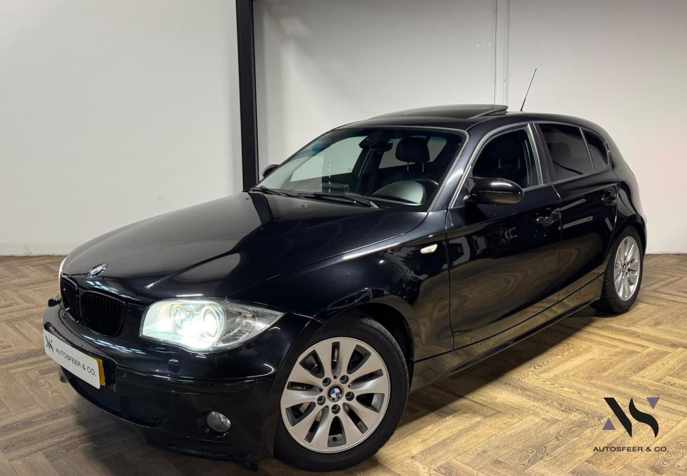 BMW 1-serie - 120i Executive PANO TREKHAAK - AutoWereld.nl