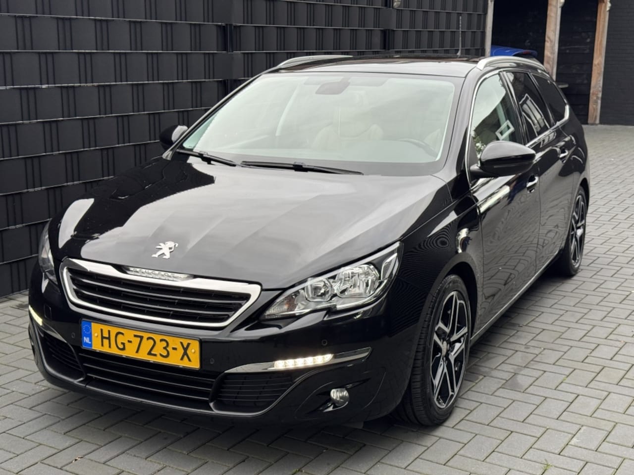 Peugeot 308 SW - 1.6 BlueHDI BL Ex.P. LEER| PANO| NAVI| DAB+| TREKHAAK - AutoWereld.nl