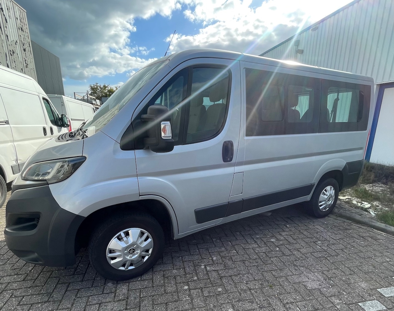 Peugeot Boxer - 330 2.0 BlueHDI L1H1 Premium - AutoWereld.nl