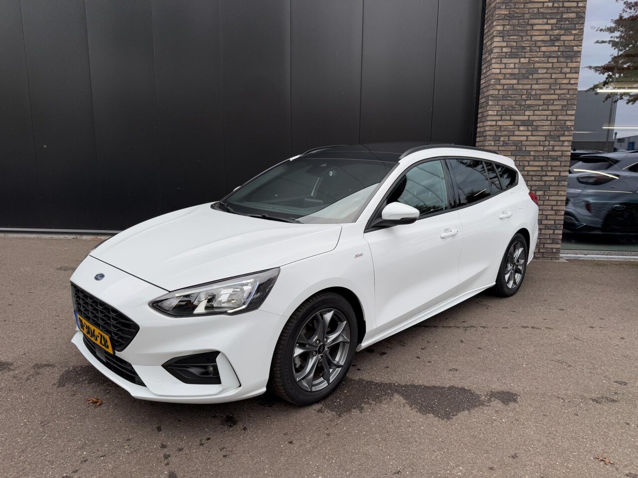 Ford Focus Wagon - 1.0 Eco 125pk ST Line Business Panorama, Cruise, Climate, Licht & regensensor etc. - AutoWereld.nl