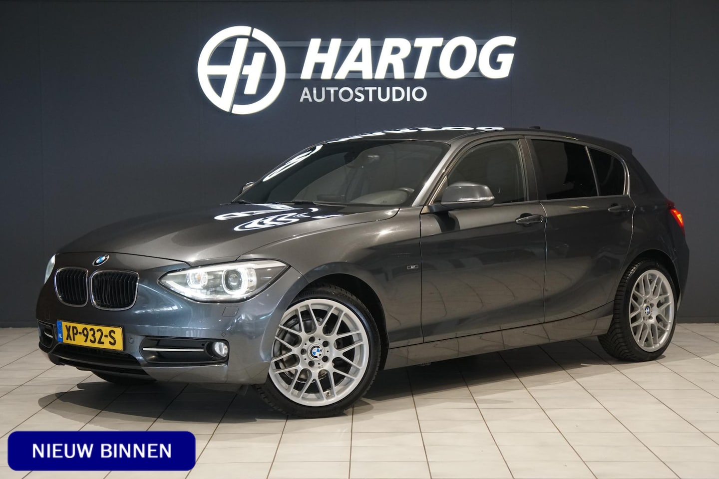 BMW 1-serie - 116d High Executive AUT. + SPORTSTOELEN / LEDER / 18'' LMV - AutoWereld.nl