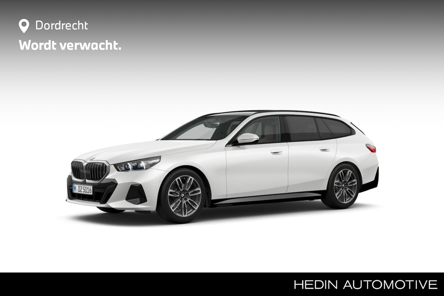 BMW 5-serie Touring - 520i M-Sport | Driving Assistant Plus | Harman Kardon | Panorama | Standkachel | Trekhaak - AutoWereld.nl
