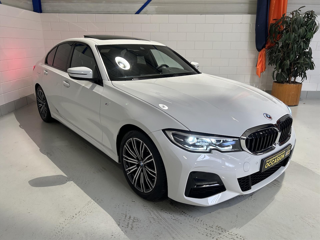 BMW 3-serie - (g20) 318i 156pk Aut8 M-Pack, Schuifdak, Leder, Carplay - AutoWereld.nl