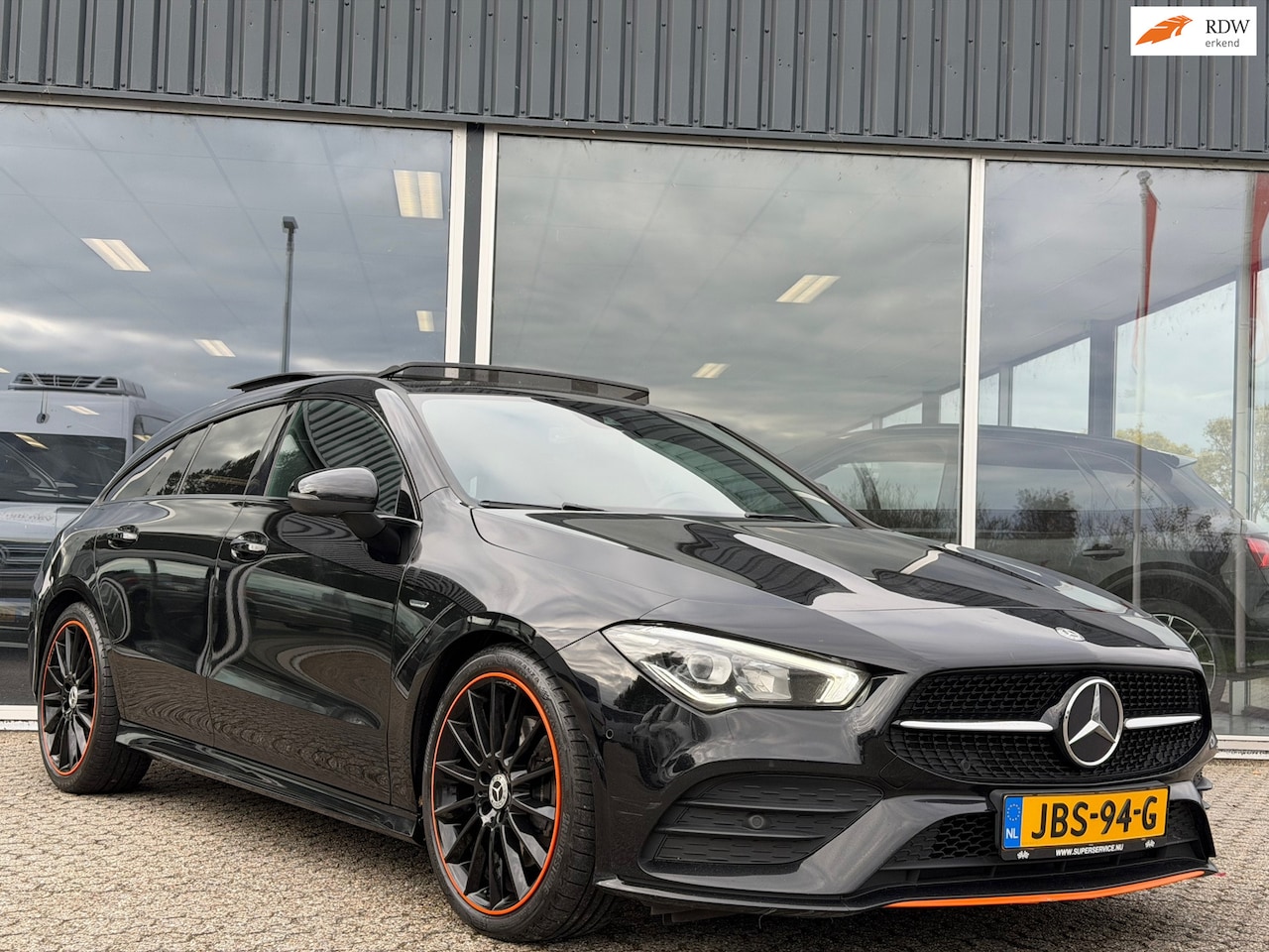 Mercedes-Benz CLA-klasse Shooting Brake - 220 d Orange Edition AMG PANO/AUTOMAAT - AutoWereld.nl