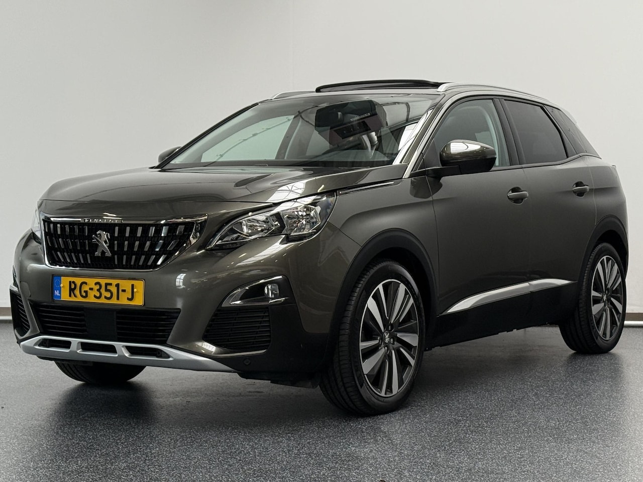 Peugeot 3008 - 1.2 PureTech Allure | Schuifdak | 1e Eigenaar | Dealer onderhouden - AutoWereld.nl