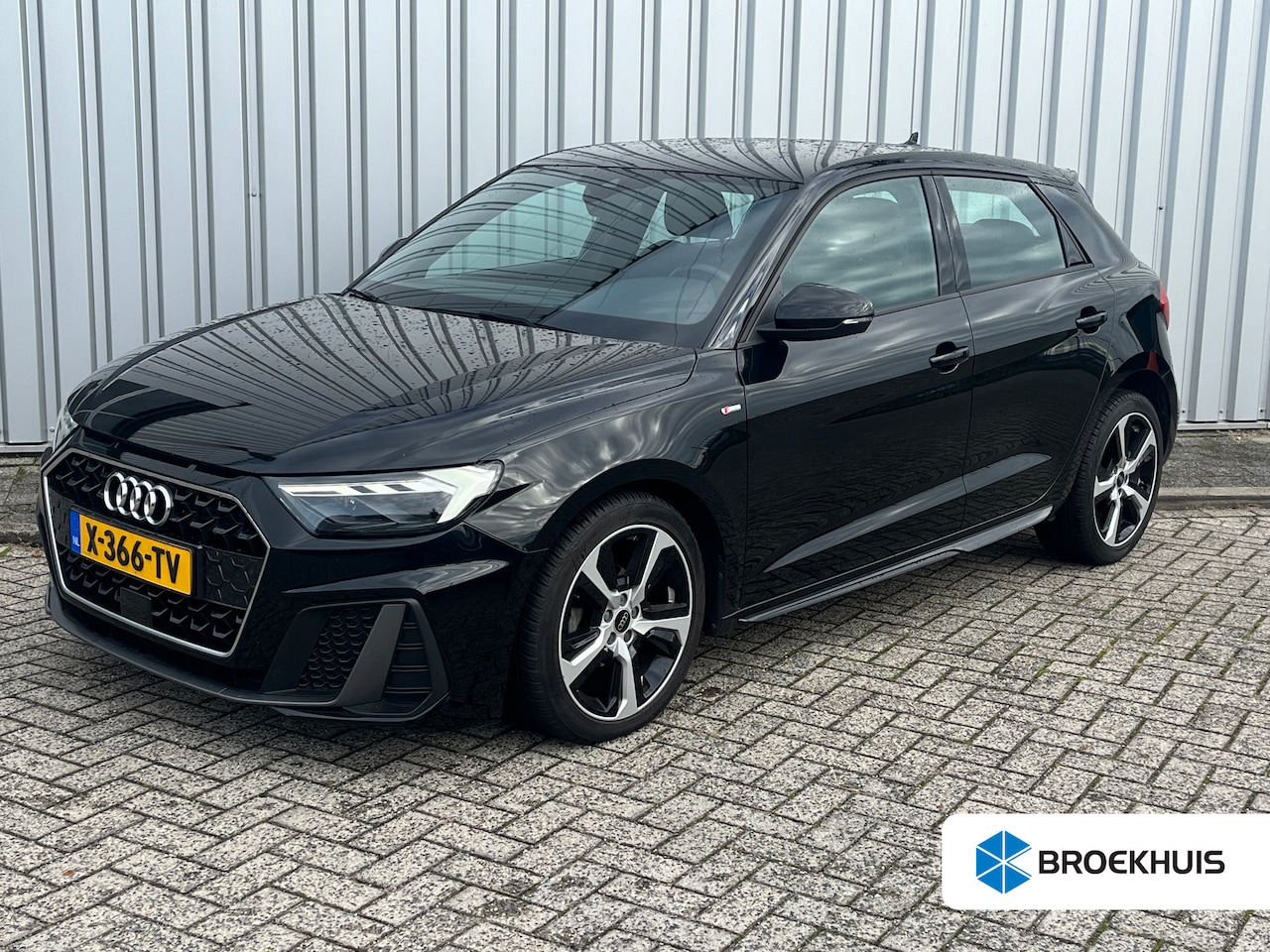 Audi A1 Sportback - 25 TFSI S edition l S-Line in en exterieur l Sfeerverlichting l Parkeersensoren l App Conn - AutoWereld.nl