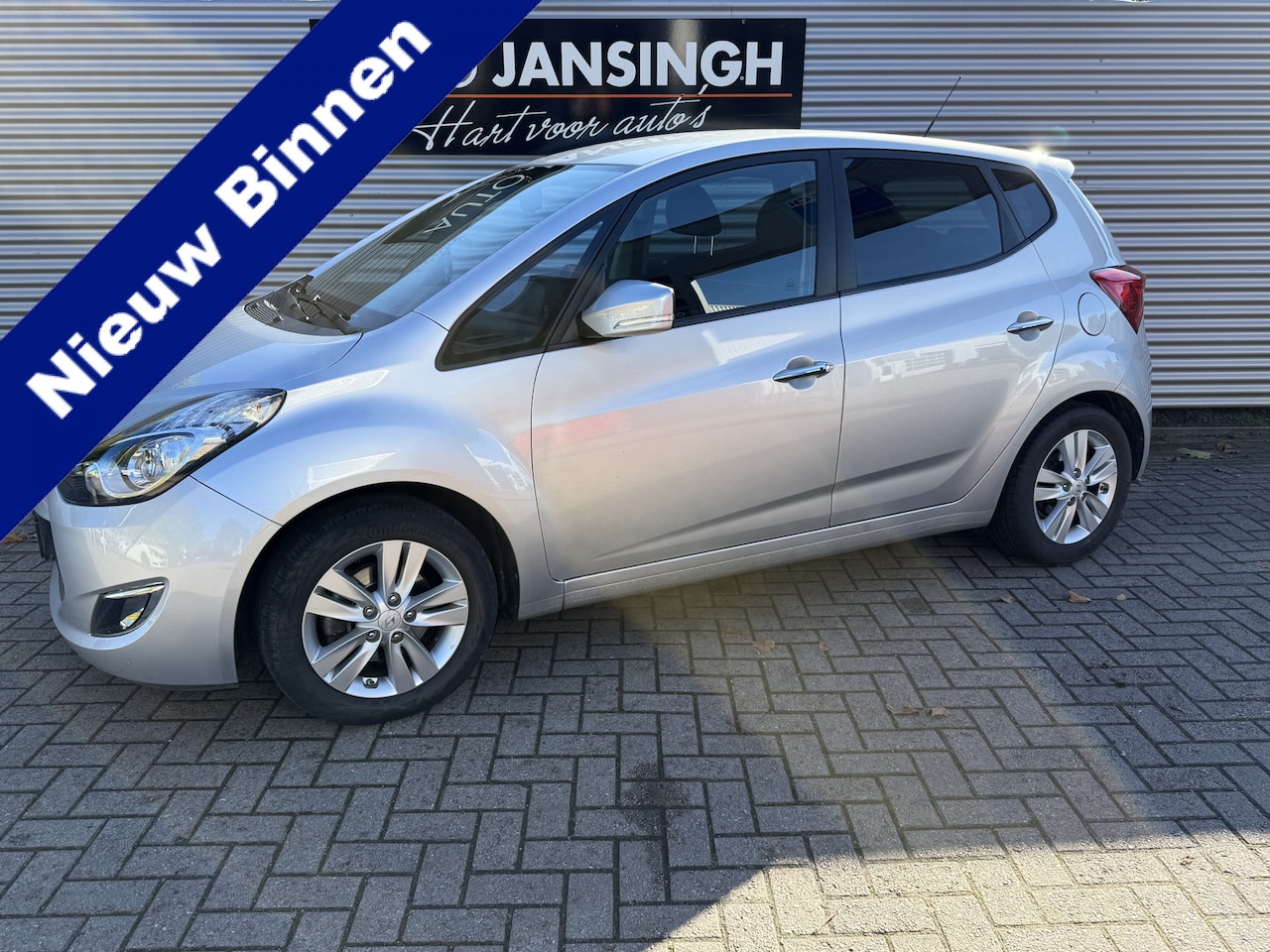 Hyundai ix20 - 1.6i i-Catcher Automaat!! | Camera | Trekhaak | Clima | Navi | Keyless | Cruise | Hoge zit - AutoWereld.nl