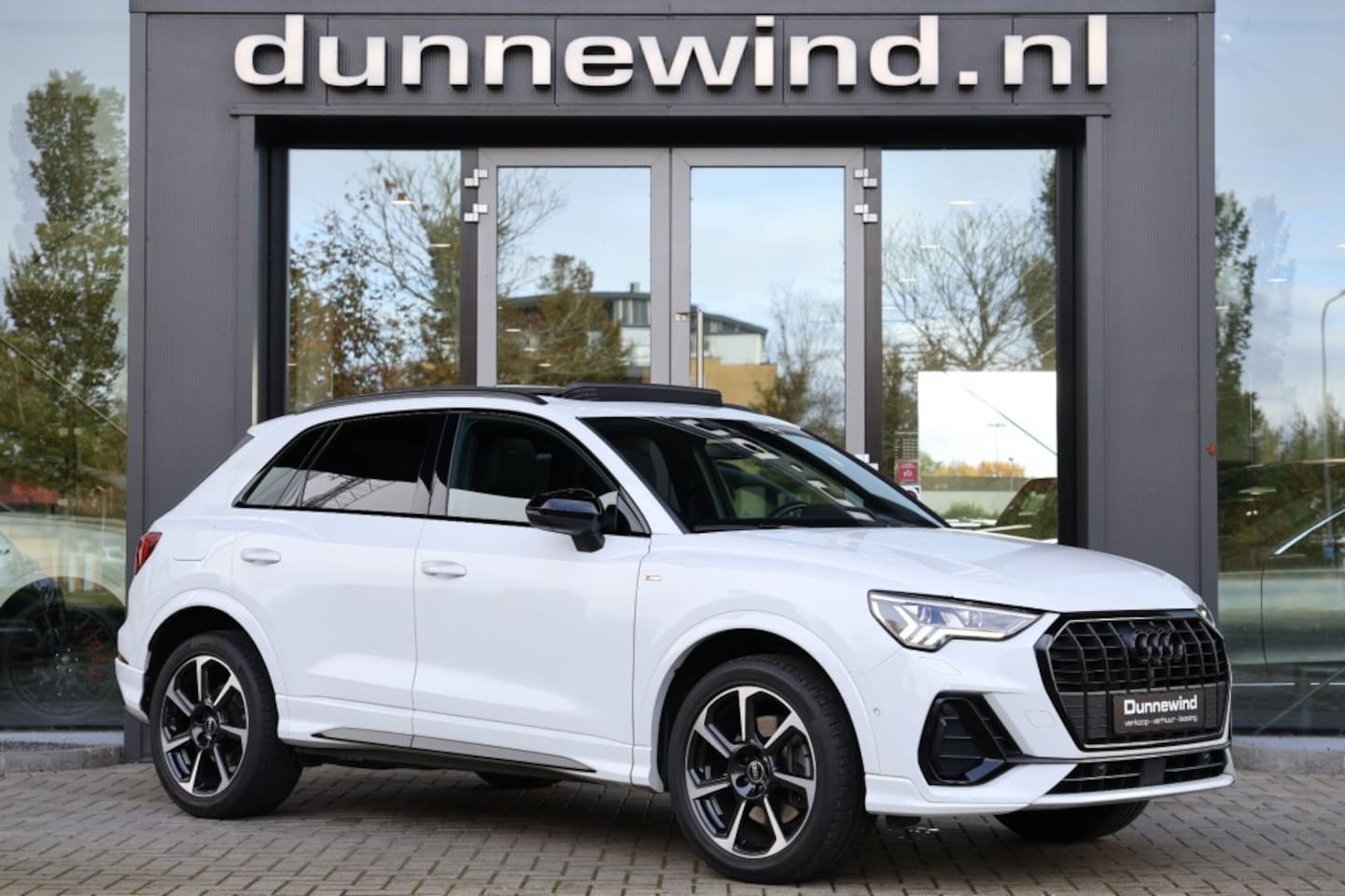 Audi Q3 - 45 TFSIe 2xS-Line BLACK Editie MATRIX*PANO*SFEER*LEDER*KEYLESS*TREKHAAK - AutoWereld.nl