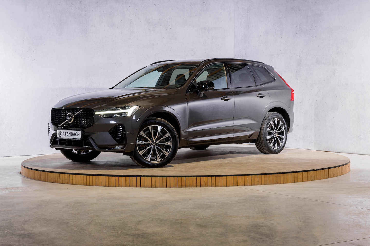 Volvo XC60 - 2.0 B4 R-Design | Harman Kardon | Adaptieve cruise | Memory | Achterbank verwarmd | - AutoWereld.nl