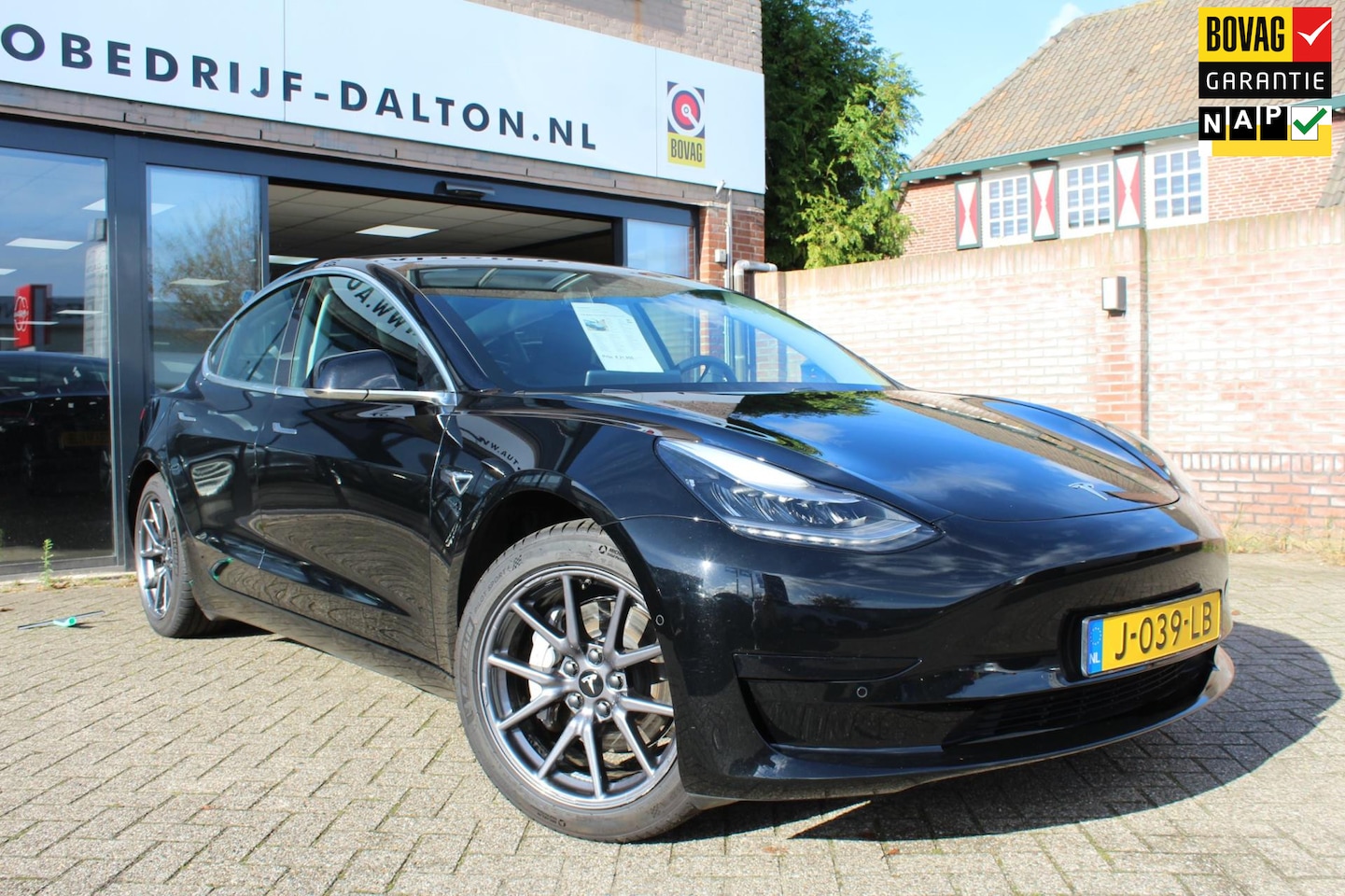 Tesla Model 3 - RWD Plus 60 kWh SOH 92,1 % / 1e EIG / AUTOPILOT / LAGE KM!! / LEER / PANODAK - AutoWereld.nl