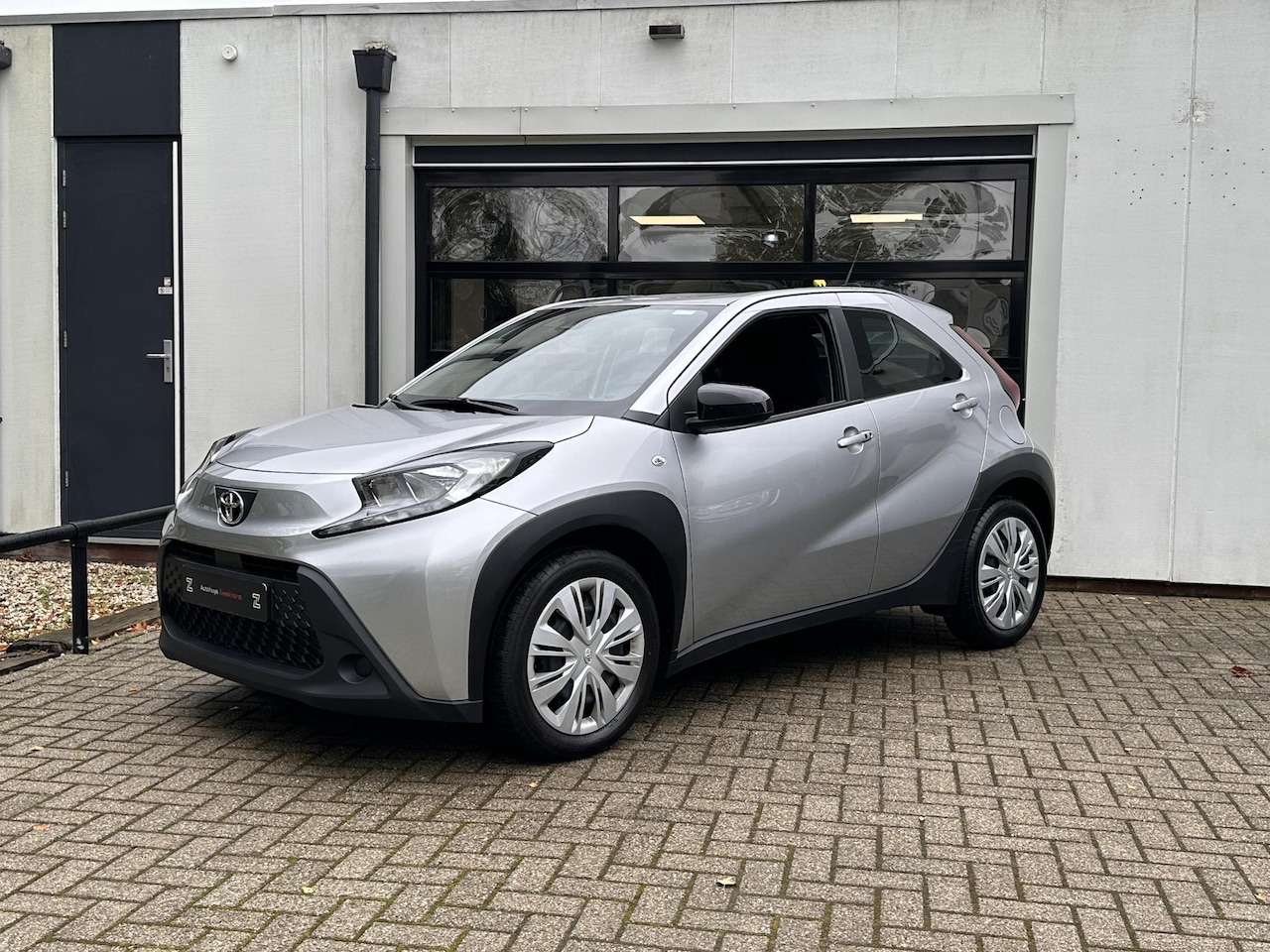Toyota Aygo X - 1.0 VVT-i S-CVT Play Automaat | Climate control | Keyless | Carplay - AutoWereld.nl