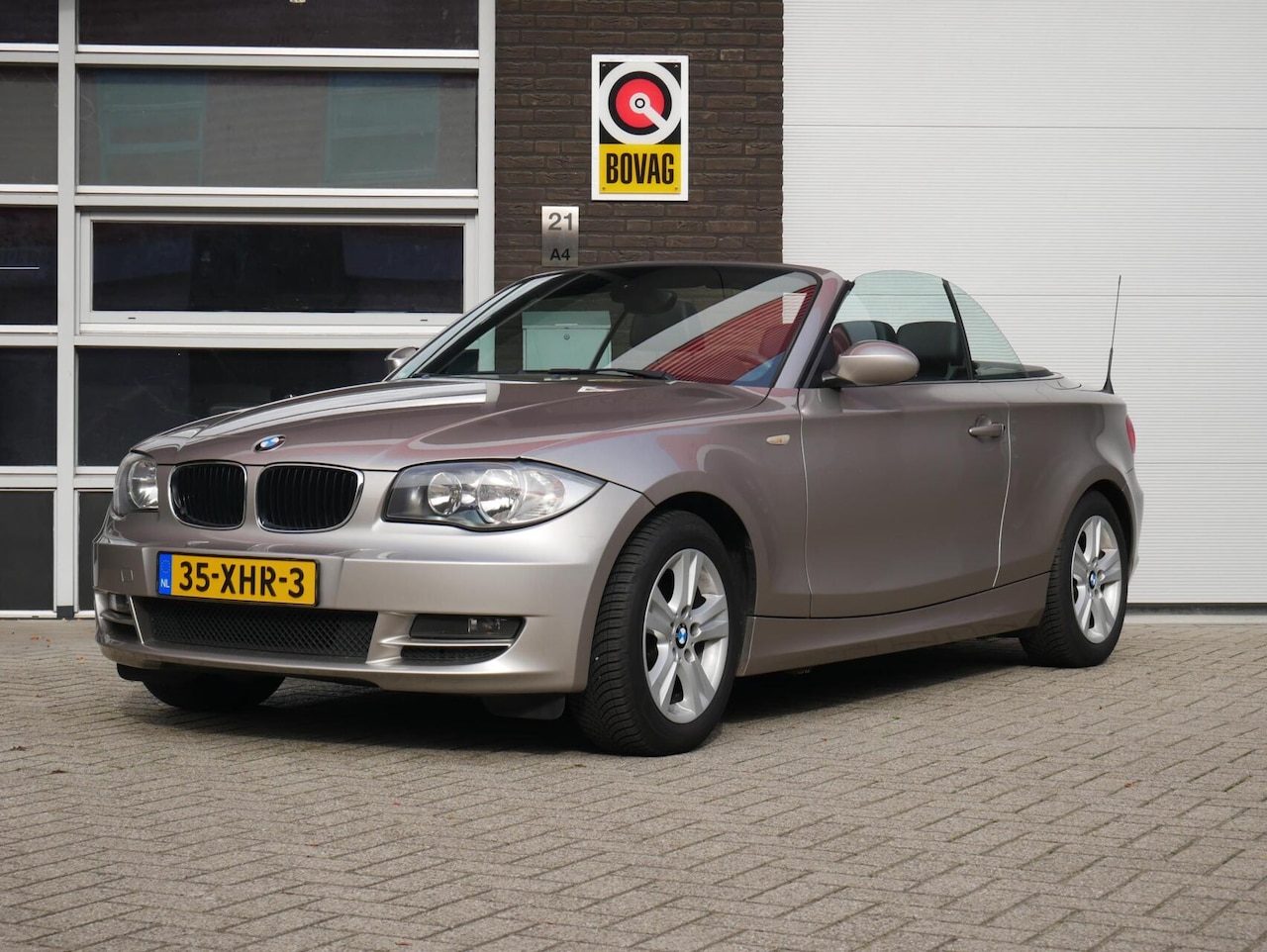BMW 1-serie Cabrio - 118i High Executive 2e eigenaar| BMW DEALER ONDERHOUDEN| UNIEK - AutoWereld.nl