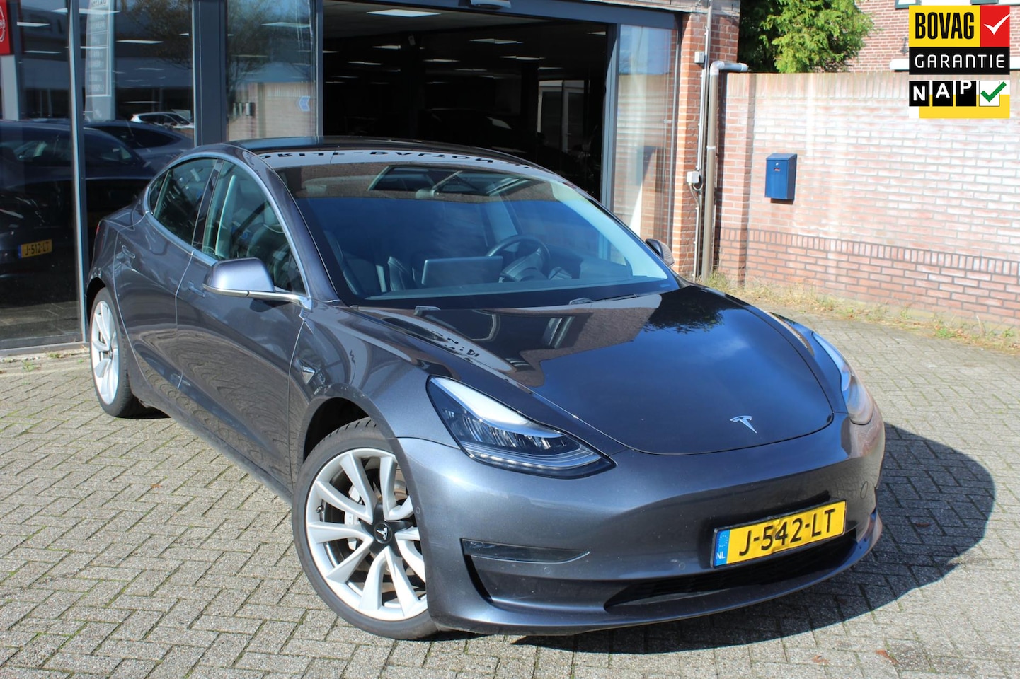 Tesla Model 3 - Long Range RWD Long Range AWD 75 kWh TREKHAAK / 19" LMV / 1e EIG. / AUTOPILOT/ LEER / PANODAK / INCL. BTW - AutoWereld.nl