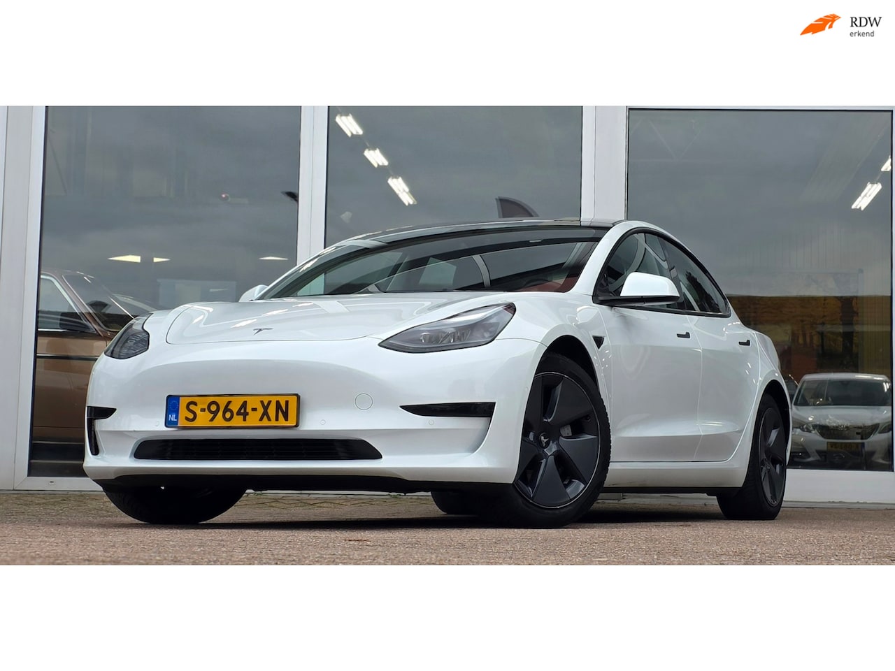 Tesla Model 3 - Standard RWD Plus 60 kWh SOH 91% Mooi! - AutoWereld.nl